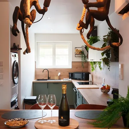 Jungle Evasion, - Jacuzzi & Sauna Апартаменты *