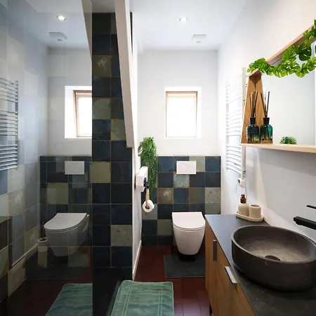 Jungle Evasion, - Jacuzzi & Sauna Апартаменты Эперне