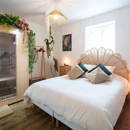 Jungle Evasion, - Jacuzzi & Sauna Апартаменты Эперне