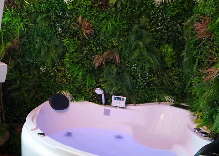 Jungle Evasion, - Jacuzzi & Sauna * Επερνέ