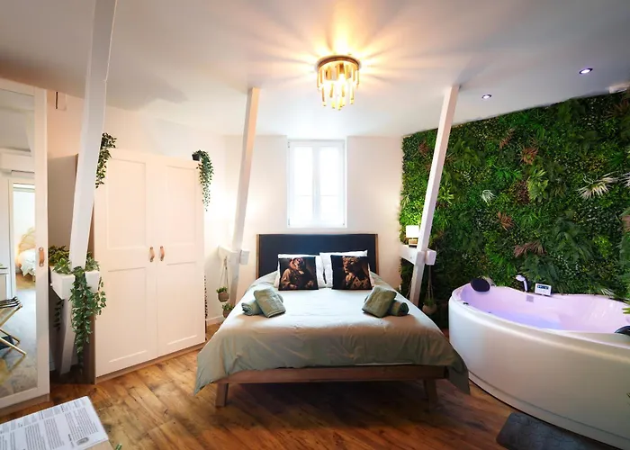 Διαμέρισμα Jungle Evasion, - Jacuzzi & Sauna Επερνέ